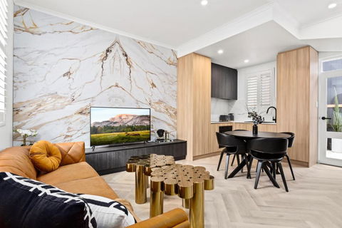 Central 2-Bed Terrace House By The Harbour - Tourism Hervey Bay 0
