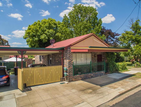 Central Armidale 2-Bedroom Apartment - Tourism Hervey Bay 0