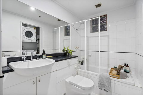 Central City Chic - Sleeps 6, Free Parking - Tourism Hervey Bay 4