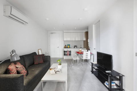 Central Sleek City Living Close To Everything - Tourism Hervey Bay 3