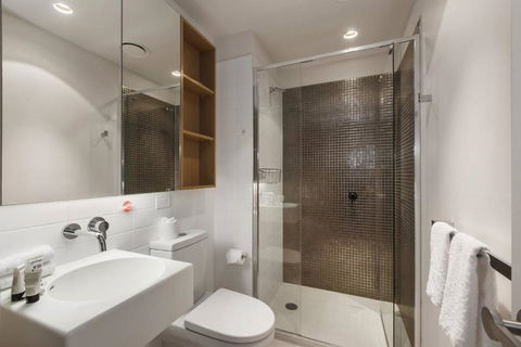 Central Sleek City Living Close To Everything - Tourism Hervey Bay 4
