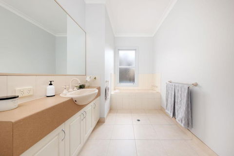 Central Style At The Gardens - Tourism Hervey Bay 4