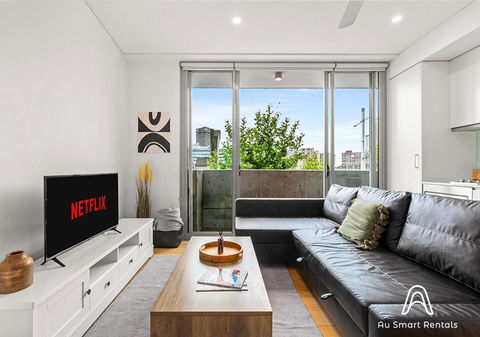 Central Stylish 1 Bedroom With Balcony And Air-con - Tourism Hervey Bay 0