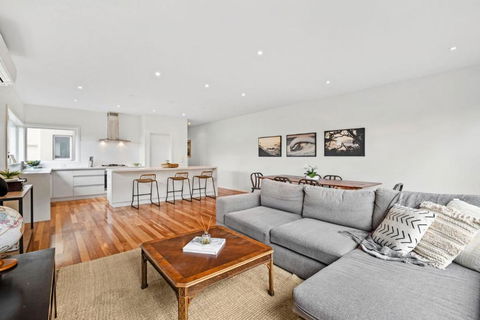 Central Torquay Townhouse 350m To The Sand - Tourism Hervey Bay 1