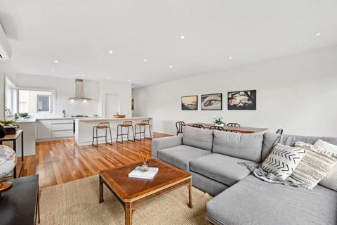 Central Torquay Townhouse 350m To The Sand - Tourism Hervey Bay 0