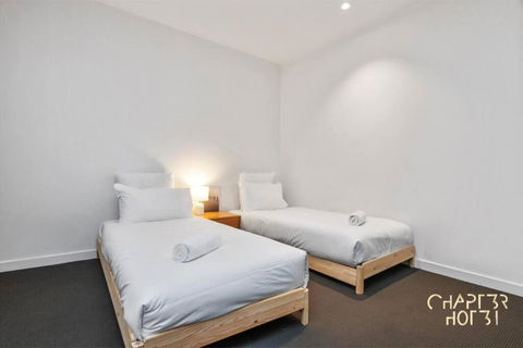 Chapter 3 Rose Land, Melbourne - Tourism Hervey Bay 4