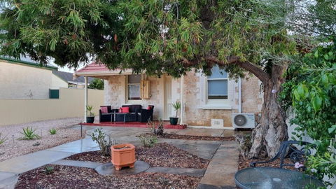 Charming 100 Yr Old Cottage In The Heart Of Moonta - Tourism Hervey Bay 0
