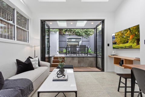 Charming 3-bed Cottage With A Courtyard - Tourism Hervey Bay 0
