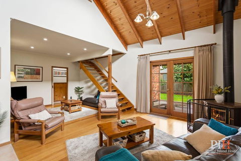 Charming 3-Bedroom Retreat - Tourism Hervey Bay 1