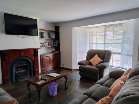 Charming 4BR Retreat Near Gawler - Tourism Hervey Bay 1