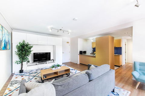 Charming Melbourne Apartment With Pool, Spa & Tennis Court - Tourism Hervey Bay 4