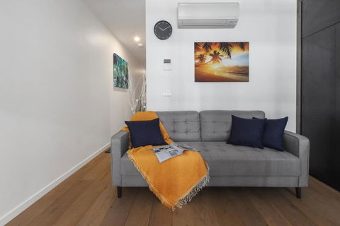 Central Simplicity - Modern Inner-city Living - Tourism Hervey Bay 4