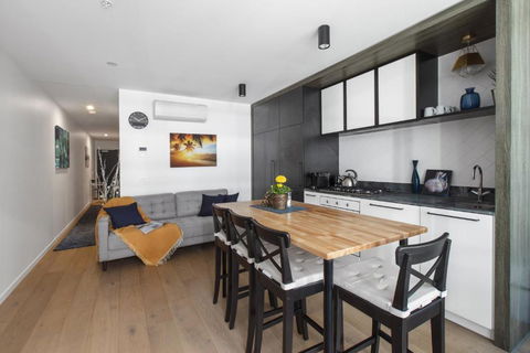 Central Simplicity - Modern Inner-city Living - Tourism Hervey Bay 0