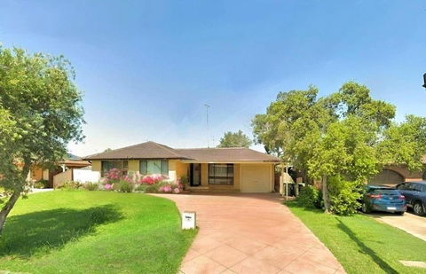 Cheerful 4 Bedrooms With Free Parking - Tourism Hervey Bay 0