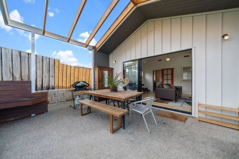 Charming Sandy Bay Retreat - Tourism Hervey Bay 0