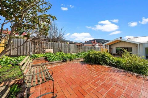 Charming Sandy Bay Retreat - Tourism Hervey Bay 1
