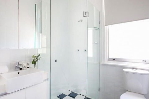 Charming Studio With Balcony In Inner-City Glebe - Tourism Hervey Bay 4