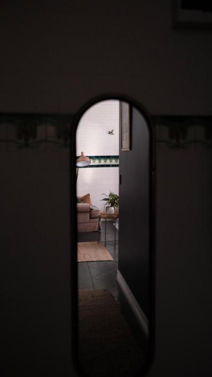 Charming Vintage Flat Near Newtown. 11am Checkout. - Tourism Hervey Bay 3