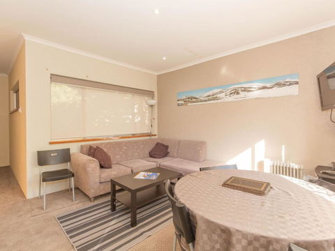 Charvel 1 35 Gippsland Street - Tourism Hervey Bay 0