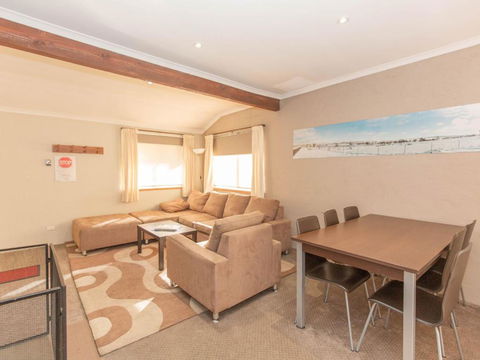 Charvel 35 Gippsland Street - Tourism Hervey Bay 2