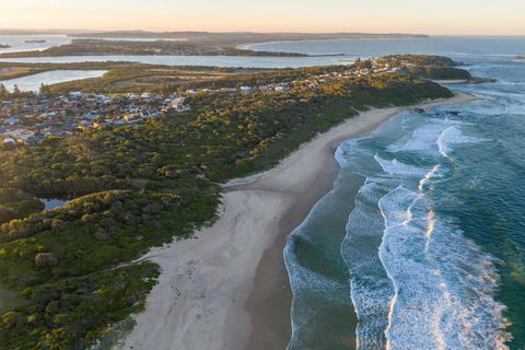 Cheerful 4-bedroom Family Retreat In Caves Beach - Tourism Hervey Bay 2