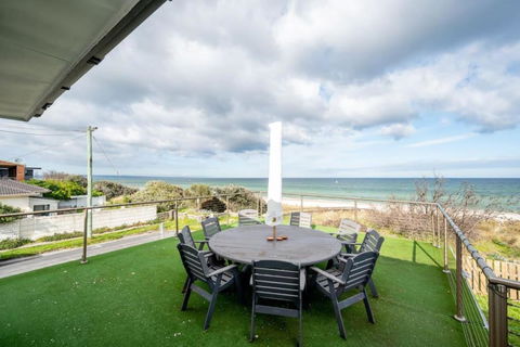 ChelseaVue - Designer Beachside Townhouse Retreat - Tourism Hervey Bay 1