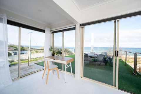 ChelseaVue - Designer Beachside Townhouse Retreat - Tourism Hervey Bay 3