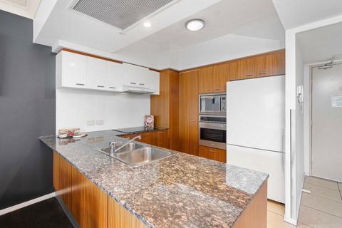 Chevron Renaissance - 2 Bedroom 2 Bathroom Apartments - Partial Ocean And City View - Self Contained & Privately Managed - Wow Stay - Tourism Hervey Bay 4