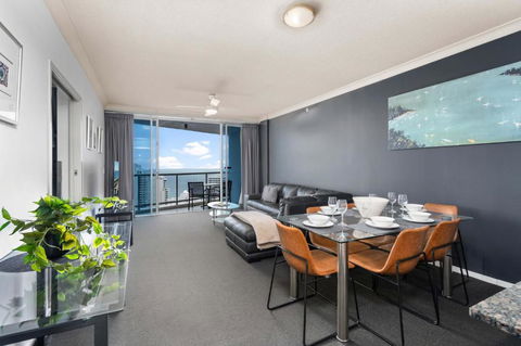 Chevron Renaissance - 2 Bedroom 2 Bathroom Apartments - Partial Ocean And City View - Self Contained & Privately Managed - Wow Stay - Tourism Hervey Bay 2