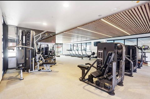 Chic 1-Bed With City Views Parking Gym & Pool - Tourism Hervey Bay 3