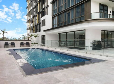 Chic 2BR Apt With Pool Access Close To Parramatta - Tourism Hervey Bay 1