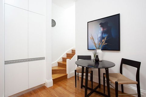 Chic And Characterful Studio Apartment - Tourism Hervey Bay 2