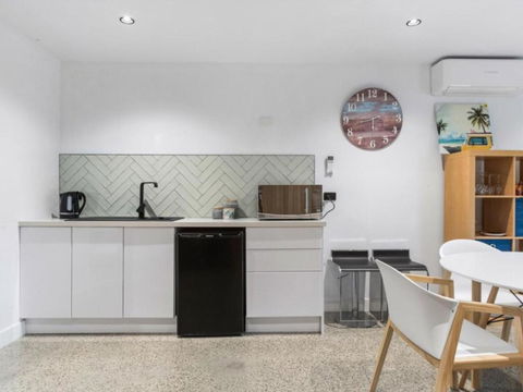 Chic Beach Studio - Tourism Hervey Bay 1