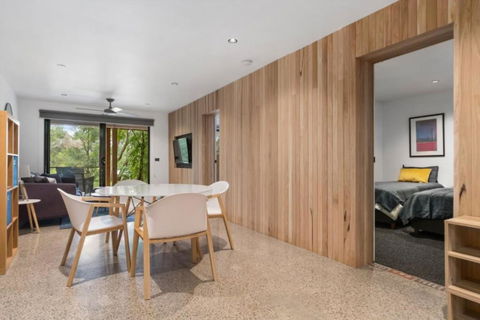 Chic Beach Studio - Tourism Hervey Bay 2