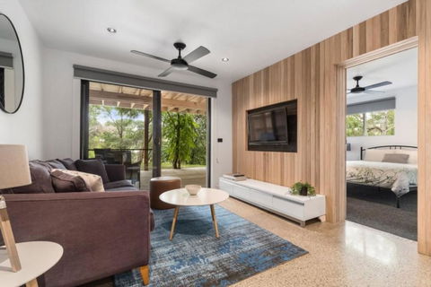 Chic Beach Studio - Tourism Hervey Bay 0