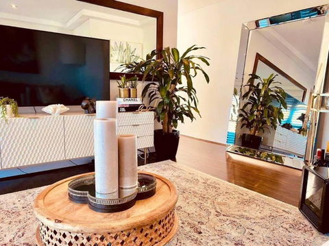 Chic Rose Bay Pad With HUGE Outdoor Sunny Balcony - Tourism Hervey Bay 2