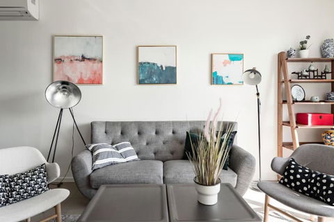 Chic Vibes In A Lakeside Townhouse - Tourism Hervey Bay 0
