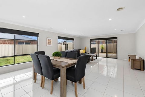 Chifley Place - Cool Suburban Crib! - Tourism Hervey Bay 4