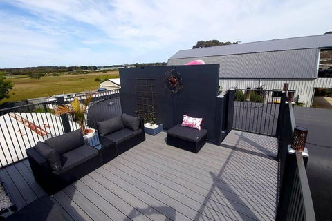Chill At Our Igloo Cottage - 100m Stroll To Beach - Tourism Hervey Bay 2