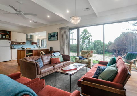 Chiton Cottage - Tourism Hervey Bay 0