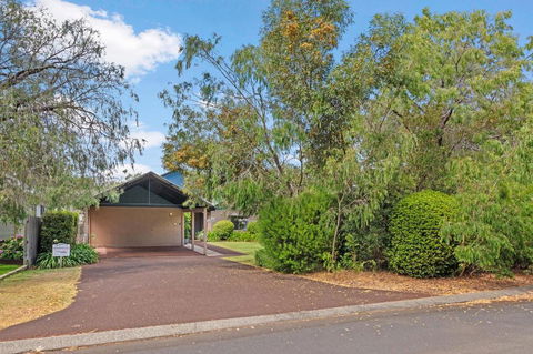 Cienna - Tourism Hervey Bay 1