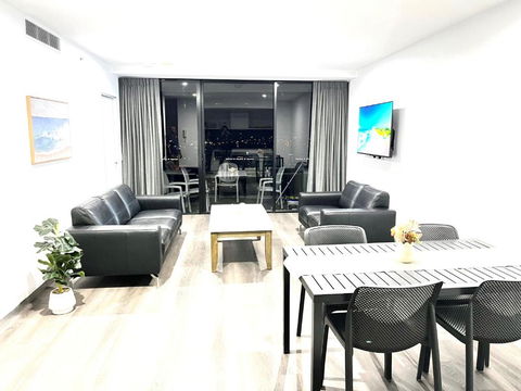 Circle On Cavil Holidays Gold Coast - Tourism Hervey Bay 4