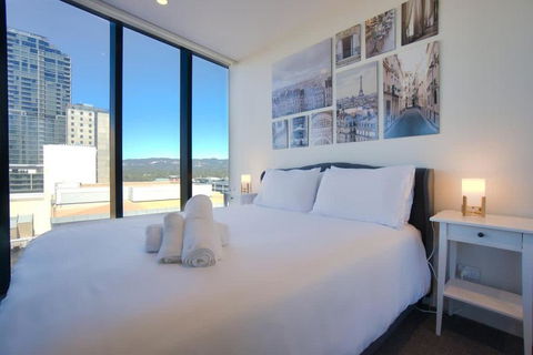 City Chic Living: 1-BR APT Overlooking Rundle Mall - Tourism Hervey Bay 0