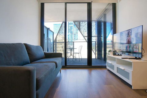 City Chic Living: 1-BR APT Overlooking Rundle Mall - Tourism Hervey Bay 3