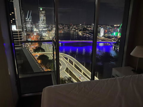 City Living - Brisbane River-View 2 Bedroom Apt - Tourism Hervey Bay 0