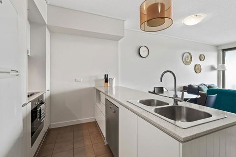 City Living - Brisbane River-View 2 Bedroom Apt - Tourism Hervey Bay 3