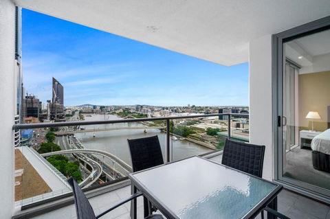 City Living - Brisbane River-View 2 Bedroom Apt - Tourism Hervey Bay 4