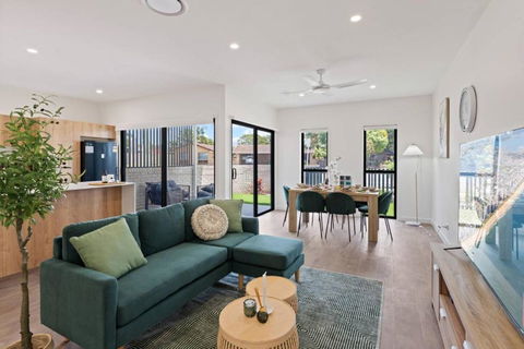 City Oasis Brand New 4BR With Parking And Steps To Shops - Tourism Hervey Bay 0