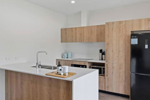 City Oasis Brand New 4BR With Parking And Steps To Shops - Tourism Hervey Bay 3