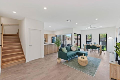 City Oasis Brand New 4BR With Parking And Steps To Shops - Tourism Hervey Bay 4